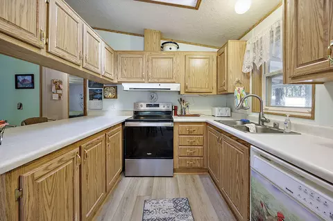 301 E Crow Rd, Merlin, OR 97532 photo 9