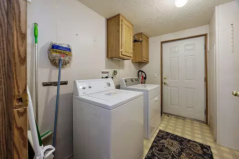 301 E Crow Rd, Merlin, OR 97532 photo 15