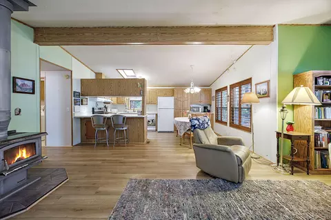 301 E Crow Rd, Merlin, OR 97532 photo 7