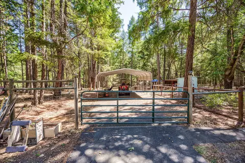 301 E Crow Rd, Merlin, OR 97532 photo 3