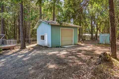 301 E Crow Rd, Merlin, OR 97532 photo 2