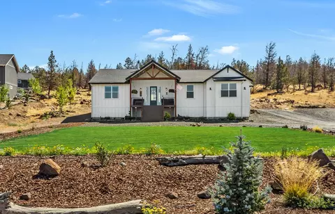 4027 NW 39th Dr, Redmond, OR 97756