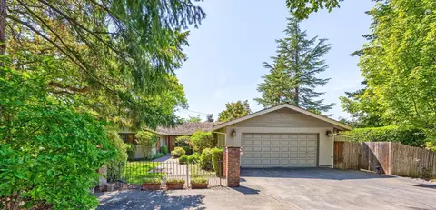 393 Stanford Ave, Medford, OR 97504