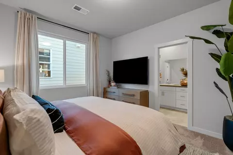 Bedroom - 63220 Peale St, Bend, OR 97701 photo 2 of 3