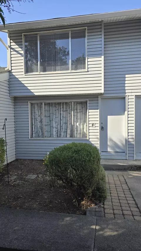 2000 Brookhurst St #13, Medford, OR 97504