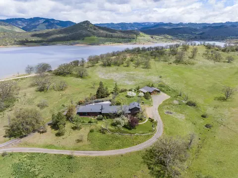 170 Emigrant Lake Rd, Ashland, OR 97520
