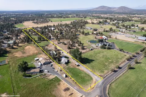 5880 NW Kingwood Ave, Redmond, OR 97756