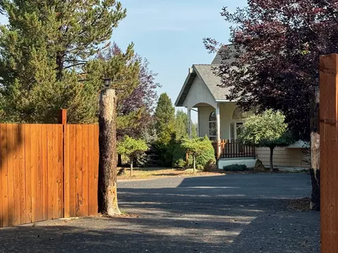 17364 Beaver Pl, Bend, OR 97707 photo 3