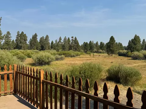 17364 Beaver Pl, Bend, OR 97707 photo 2