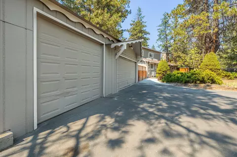 18995 Baker Rd, Bend, OR 97702 photo 4
