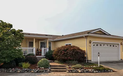 434 Orth Dr, Central Point, OR 97502
