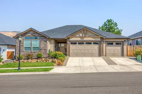 2636 Farmington Ave, Medford, OR 97504