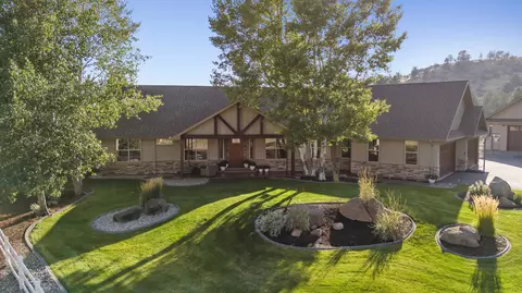2812 Aurora Dr, Klamath Falls, OR 97603