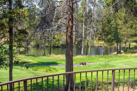 View/Area - 17798 Big Leaf Ln, Sunriver, OR 97707 photo 1 of 4