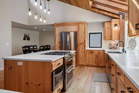 Kitchen - 17798 Big Leaf Ln, Sunriver, OR 97707 photo 4 of 4