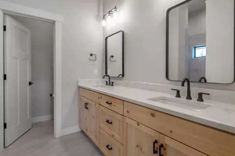 Bath - 17798 Big Leaf Ln, Sunriver, OR 97707 photo 1 of 6