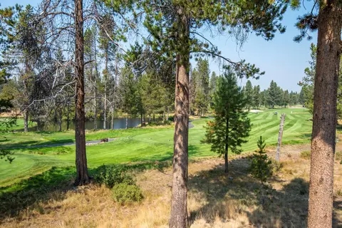 View/Area - 17798 Big Leaf Ln, Sunriver, OR 97707 photo 2 of 4