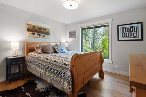 Bedroom - 17798 Big Leaf Ln, Sunriver, OR 97707 photo 7 of 8