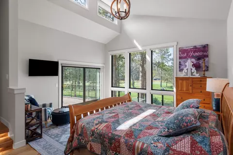 Bedroom - 17798 Big Leaf Ln, Sunriver, OR 97707 photo 4 of 8