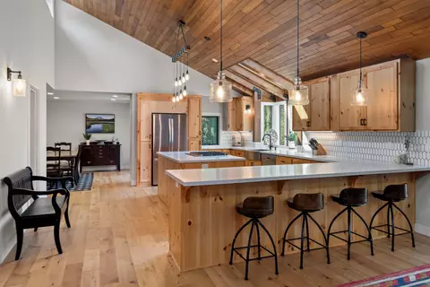 Kitchen - 17798 Big Leaf Ln, Sunriver, OR 97707 photo 1 of 4