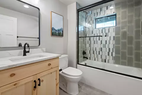 Bath - 17798 Big Leaf Ln, Sunriver, OR 97707 photo 5 of 6