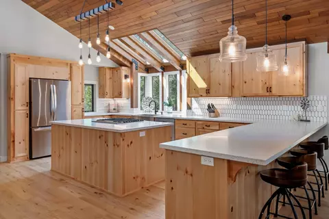 Kitchen - 17798 Big Leaf Ln, Sunriver, OR 97707 photo 2 of 4
