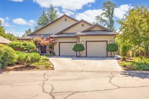 1240 Osprey Dr, Grants Pass, OR 97526