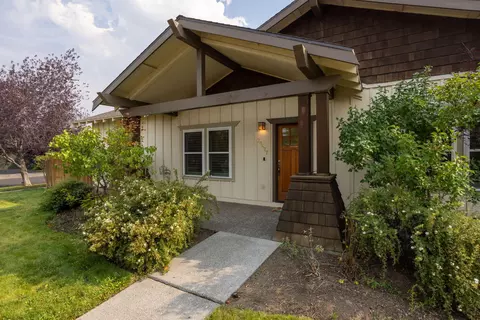 20677 Songbird Ln, Bend, OR 97702