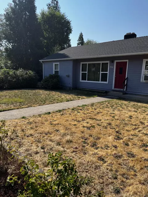 503 SE M St, Grants Pass, OR 97526