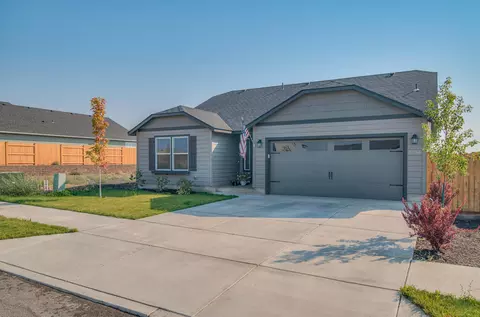 3586 NW 9th St, Redmond, OR 97756