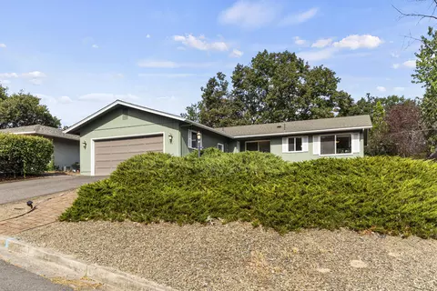 699 Oak Knoll Dr, Ashland, OR 97520