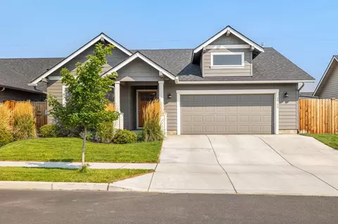 1742 NE 4th St, Redmond, OR 97756