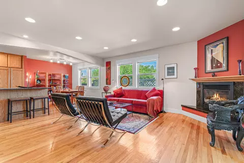 257 N Laurel St, Ashland, OR 97520