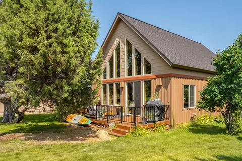 8655 Red Wing Ln, Redmond, OR 97756
