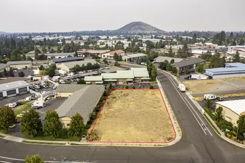 1122 SE Centennial St, Bend, OR 97702