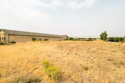 1122 SE Centennial St, Bend, OR 97702 photo 5