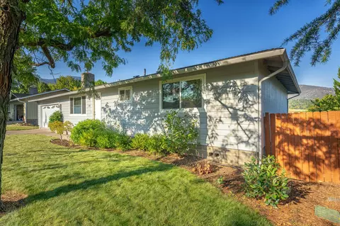 888 Cambridge St, Ashland, OR 97520