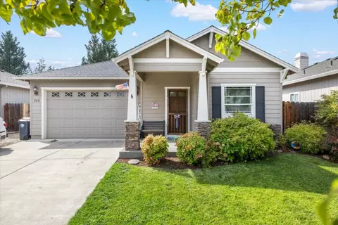 742 S Haskell St, Central Point, OR 97502