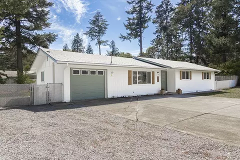 232 W Stevenson St, Cave Junction, OR 97523
