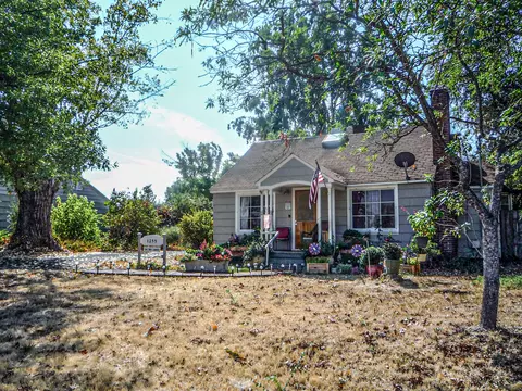 1255 Sweet Rd, Medford, OR 97501