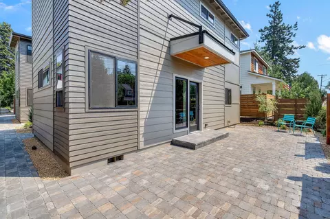 446 NE Burnside Avenue Apt 1 2 3 Ave #1, 2 & 3, Bend, OR 97701 photo 7