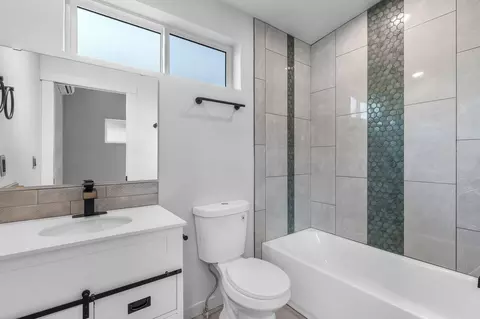 446 NE Burnside Avenue Apt 1 2 3 Ave #1, 2 & 3, Bend, OR 97701 photo 21