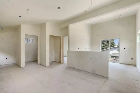 446 NE Burnside Avenue Apt 1 2 3 Ave #1, 2 & 3, Bend, OR 97701 photo 32
