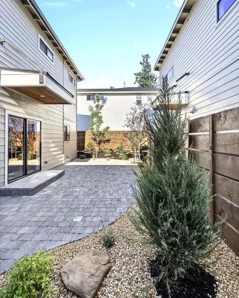 446 NE Burnside Avenue Apt 1 2 3 Ave #1, 2 & 3, Bend, OR 97701 photo 36