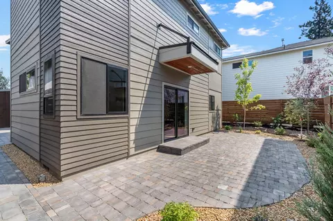 446 NE Burnside Avenue Apt 1 2 3 Ave #1, 2 & 3, Bend, OR 97701 photo 9
