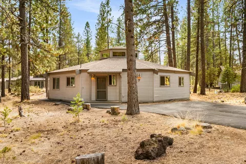18031 Diamond Peak Ln #7, Sunriver, OR 97707