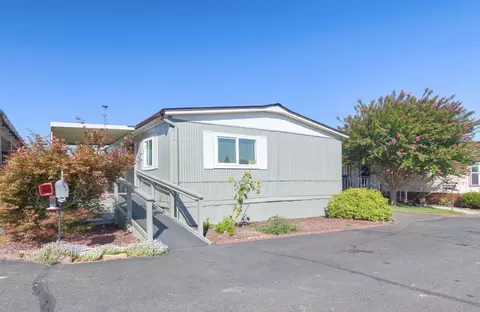 5076 Leonard Rd #64, Grants Pass, OR 97527