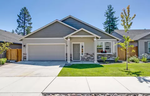 3289 NW 10th Pl #17, Redmond, OR 97756