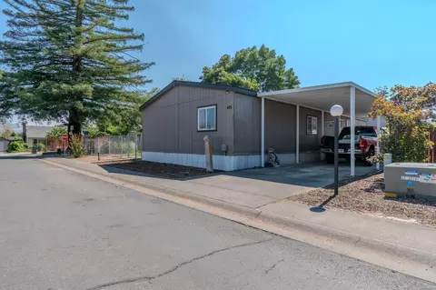 1570 S Peach St #145, Medford, OR 97501