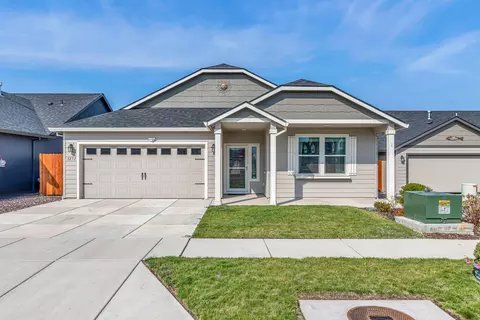 3271 Mccloud St, Medford, OR 97504